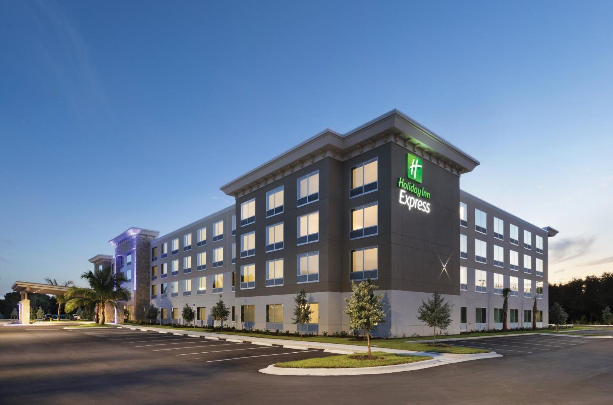Holiday Inn Express Cape Canaveral By Ihg Exterior foto