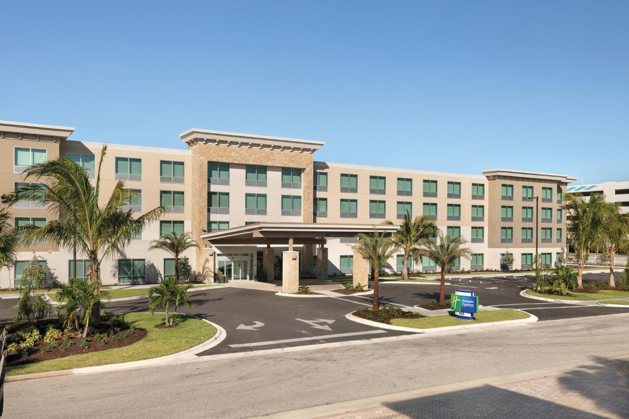 Holiday Inn Express Cape Canaveral By Ihg Exterior foto