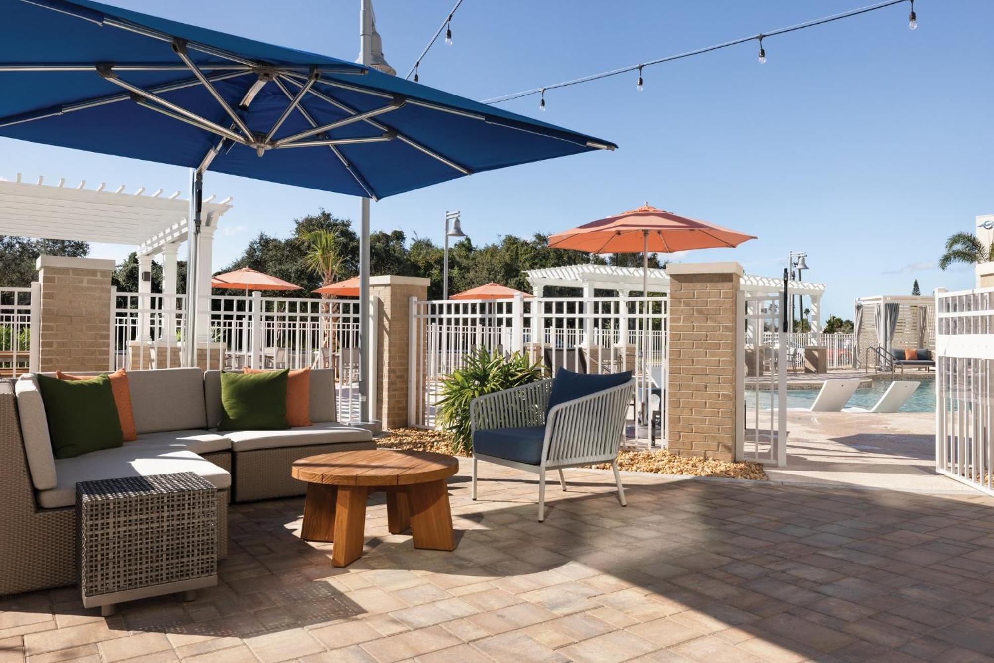 Holiday Inn Express Cape Canaveral By Ihg Exterior foto